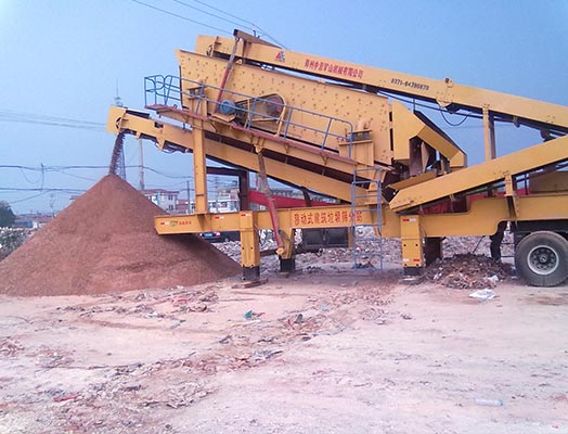 YPS移动式建筑垃圾破碎机在江苏省日处理3000方建筑垃圾处理现场