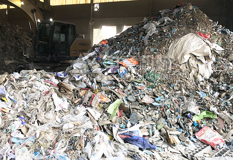 等待处理的建筑装修垃圾
