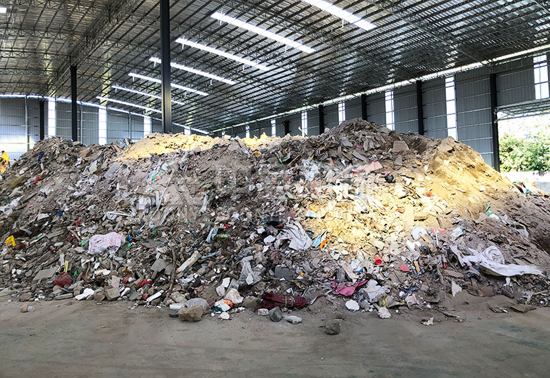 等待处理的建筑装修垃圾
