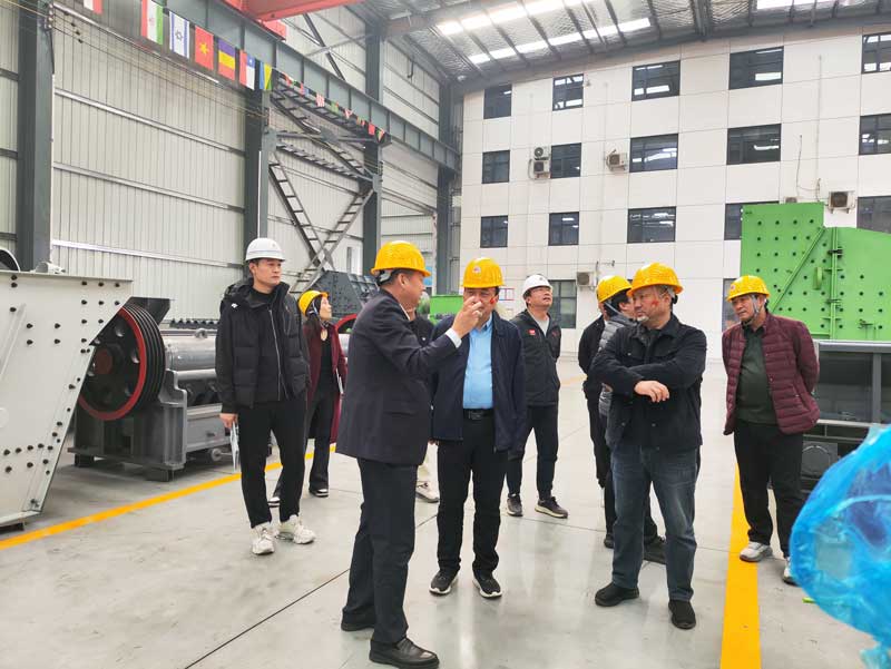 刘总介绍公司设备性能及用途