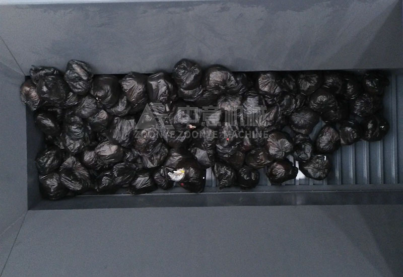 等待破袋的物料